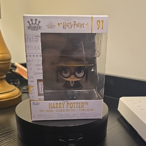 Funko Minis Harry Potter Vinyl Figure with Black Hat - Picture 1 of 5